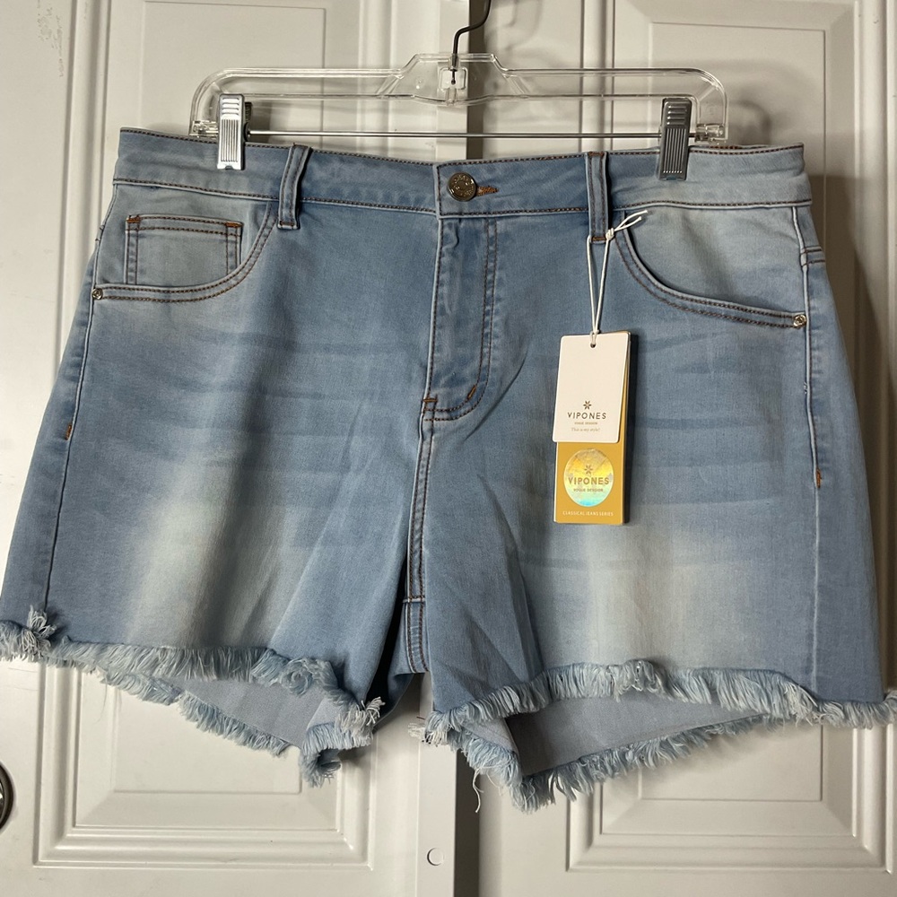 VIPONES Light Blue Jean Shorts with Modern Design